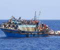 Приблизительно 300 мигрантов с судна Aquarius высадились в Королевской Испании
