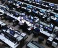 Сотрудники центра управления полетами скорректировали высоту полета МКС