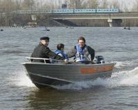 Камчатские спасатели спасли туристов, лодку которых уносило в океан