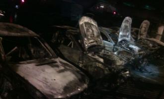 Дорогие иномарки сгорели на охраняемой автостоянке на Рублевском шоссе