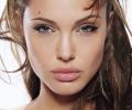 Модный журнал покажет кормящую грудью Анджелину Джоли