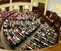 Безработным украинским депутатам государство платит зарплату.