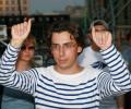 Максим Галкин раздавал автографы на долларах