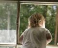Мать выбросила собственного 7-летнего сына с 5-го этажа