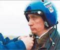 СМИ: Владимир Путин на дельтаплане станет вожаком журавлиной стаи