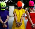Pussy Riot: участницы панк-группы сожгли портрет Путина для MTV Video Music Awards