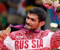 На имени чемпиона Олимпийских игр Арсена Галстяна наживаются мошенники
