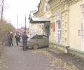 Курьезное ДТП в Свердловской области: «призывник» въехал на автомобиле в военкомат