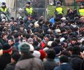 Курбан-байрам: в Москве у Соборной мечети начали собираться тысячи мусульман
