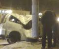 На юге Москвы микроавтобус врезался в столб: госпитализировано восемь человек