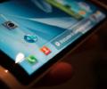 Samsung представила смартфон с изогнутым дисплеем на органических светодиодах