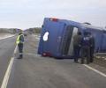 На Сахалине на скользкой дороге опрокинулся рейсовый автобус, 4 человека пострадали