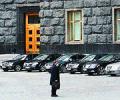 Чиновники будут ездить на дешевых автомобилях