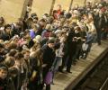 В московском метро двое пассажиров избили полицейского