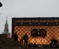 Коммунистов возмутил громадный чемодан Louis Vuitton на Красной площади