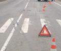 В Екатеринбурге легковушка заехала на тротуар и сбила женщину с ребенком