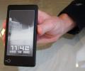 Российский смартфон YotaPhone поступил в розничную продажу