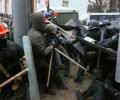 Лидеры оппозиционных партий Украины снабжают манифестантов холодным оружием