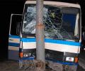 Маршрутка протаранила фонарный столб на севере Москвы: есть пострадавшие