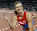 Елена Исинбаева прячет округлившийся живот за широкими одеждами
