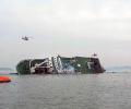 В Таиланде сгорел паром, пассажиры спасались, прыгая в воду