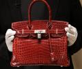 Из машины уборщицы «Газпрома» в Москве украли эксклюзивную сумку «Dior»
