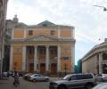 В конференц-зале в Москве подвесной потолок упал на молодую женщину