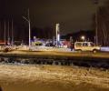 ЧП в Тюмени: упавшая крыша автозаправки повредила пять машин