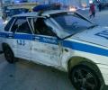 Машина полицейских ночью врезалась в столб в Москве