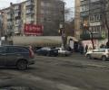 ЧП в Челябинске: фура повредила 12 машин и врезалась в стену многоэтажки