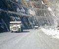 В карьере «Восточный» обрушилась горная масса, рабочих эвакуируют