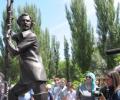 В Саратове поставили памятник актеру Олегу Янковскому в образе Мюнхгаузена