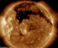 NASA: корональная дыра огромных размеров сформировалась на Солнце