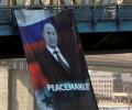 В Нью-Йорке на мосту развернули огромный портрет Путина