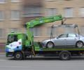 Москвичка залезла на эвакуатор, который пытался отбуксировать ее машину