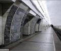 В Московском метрополитене под поезд упал пьяный и чудом выжил