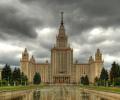Парень выпал из окна главного корпуса МГУ