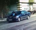 В Прибайкалье преступники два километра не могли сбросить полицейского с капота