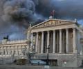 В Вене полыхала крыша австрийского парламента