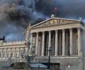 В Вене горела крыша здания парламента Австрии