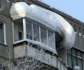 В Новокузнецке дошкольников и воспитательницу травмировал снег, упавший с крыши дома