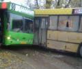Два рейсовых автобуса столкнулись в Саратове