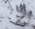 В итальянском отеле, засыпанном снежной лавиной, нашли выживших людей