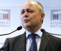 Французский министр, пристроивший на работу своих дочерей, лишился поста