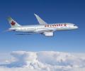 Пассажирский самолет канадской авиакомпании Air Canada Canada потерял колесо шасси, однако, ему удалось приземлиться