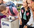 В Штатах отпраздновали день текилы, установив алкогольные фонтанчики на улицах
