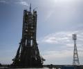На стартовом комплексе Байконура установили ракету