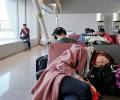 В аэропорту Пекина по причине ливней отменили более 1,2 тыс. рейсов