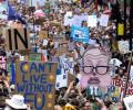 На улицы Лондона вышли тысячи британцев, чтобы протестовать против Brexit