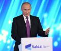 Путин допускает возможность, что в следующем году россияне выберут президентшу